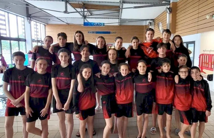 swimouest-customized-swimming-club-teamwear Schwimmverein in maßgeschneiderten Mannschaftsuniformen